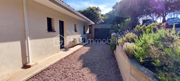 Située sur la commune d’Albitreccia à Bisinao, cette belle villa récente de plain-pied séduira les amoureux de nature et de tranquillité grâce à sa vue dégagée sur le maquis et les montagnes corses.
Son emplacement privilégié permet de profiter pleinement des richesses de la région : balades, randonnées et découverte des villages typiques de Corse, tout en restant à proximité des magnifiques plages de Porticcio et de la plage de Cupabia, au cœur du Golfe du Valinco.

À seulement 20 minutes d’Ajaccio, la maison allie fonctionnalité, confort et charme. Son agencement harmonieux s’articule autour d’un vaste espace de vie lumineux, ouvert sur une grande terrasse aménagée dominant le jardin en contrebas.
La distribution intérieure a été pensée pour offrir confort et intimité : chambres, suite parentale, bureau et salle d’eau se répartissent naturellement de part et d’autre de la pièce principale. La cuisine moderne, discrète et parfaitement fonctionnelle, dispose également d’un cellier attenant.
À l’arrière de la maison, vous bénéficierez d’un garage entièrement isolé ainsi que de plusieurs places de stationnement ombragées.

Les extérieurs complètent idéalement l’ensemble avec : un garage aménagé de 18 m² ; un abri de jardin de 40 m² ; un terrain clos et arboré de 2 750 m².
Équipements : portail électrique, interphone, caméras, puits de forage et éclairage extérieur du jardin.

Un véritable havre de paix à seulement quelques minutes d’Ajaccio et des plus belles plages du sud de la Corse.
Contactez nous dès aujourd’hui pour organiser une visite et découvrir tout le potentiel de cette propriété unique.
Pour toutes demandes d’informations, Tél. 06.28.04.74.47

Cette annonce référencé 335892 vous est présentée par votre agent commercial BSK Immobilier DOMINIQUE LARROCHE (EI) immatriculé au RSAC de AJACCIO (20000) sous le numéro 37842868400054.
Prix du bien : 541 000,00 € / Les honoraires d'agence sont à la charge du vendeur.