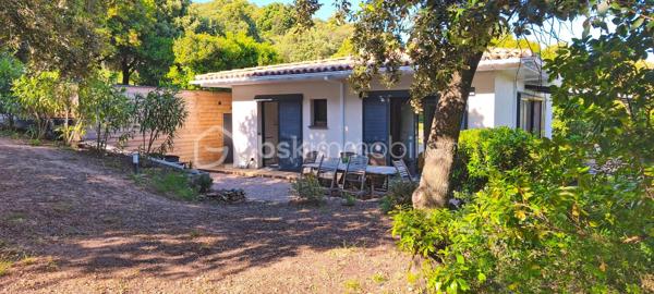 Située sur la commune d’Albitreccia à Bisinao, cette belle villa récente de plain-pied séduira les amoureux de nature et de tranquillité grâce à sa vue dégagée sur le maquis et les montagnes corses.
Son emplacement privilégié permet de profiter pleinement des richesses de la région : balades, randonnées et découverte des villages typiques de Corse, tout en restant à proximité des magnifiques plages de Porticcio et de la plage de Cupabia, au cœur du Golfe du Valinco.

À seulement 20 minutes d’Ajaccio, la maison allie fonctionnalité, confort et charme. Son agencement harmonieux s’articule autour d’un vaste espace de vie lumineux, ouvert sur une grande terrasse aménagée dominant le jardin en contrebas.
La distribution intérieure a été pensée pour offrir confort et intimité : chambres, suite parentale, bureau et salle d’eau se répartissent naturellement de part et d’autre de la pièce principale. La cuisine moderne, discrète et parfaitement fonctionnelle, dispose également d’un cellier attenant.
À l’arrière de la maison, vous bénéficierez d’un garage entièrement isolé ainsi que de plusieurs places de stationnement ombragées.

Les extérieurs complètent idéalement l’ensemble avec : un garage aménagé de 18 m² ; un abri de jardin de 40 m² ; un terrain clos et arboré de 2 750 m².
Équipements : portail électrique, interphone, caméras, puits de forage et éclairage extérieur du jardin.

Un véritable havre de paix à seulement quelques minutes d’Ajaccio et des plus belles plages du sud de la Corse.
Contactez nous dès aujourd’hui pour organiser une visite et découvrir tout le potentiel de cette propriété unique.
Pour toutes demandes d’informations, Tél. 06.28.04.74.47

Cette annonce référencé 335892 vous est présentée par votre agent commercial BSK Immobilier DOMINIQUE LARROCHE (EI) immatriculé au RSAC de AJACCIO (20000) sous le numéro 37842868400054.
Prix du bien : 541 000,00 € / Les honoraires d'agence sont à la charge du vendeur.