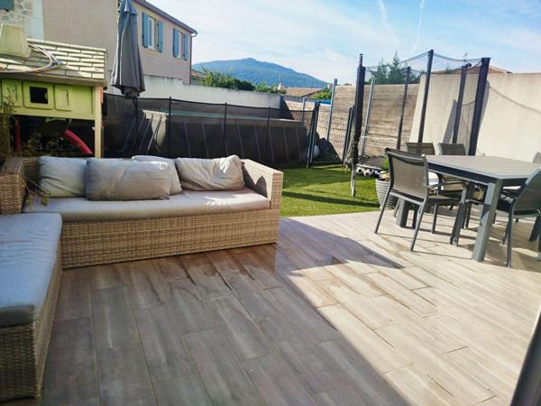 Maison récente 4 pièces - deux niveaux, extérieur et belle luminosité