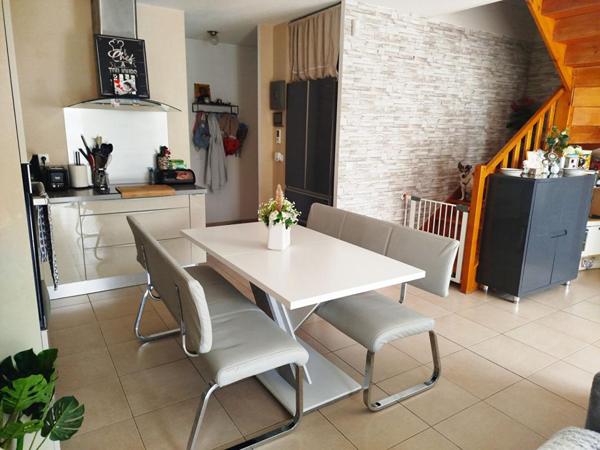 Maison récente 4 pièces - deux niveaux, extérieur et belle luminosité