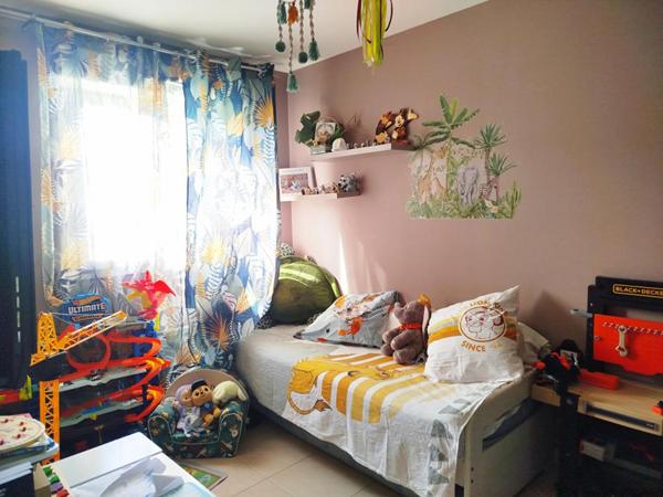 Maison récente 4 pièces - deux niveaux, extérieur et belle luminosité