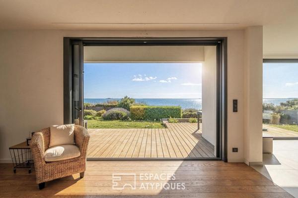 Villa rénovée en surplomb de la plage de Bonne Source avec accès direct au littoral