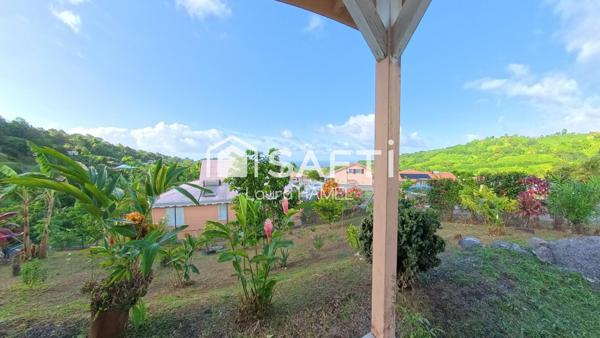 Maison T3, en bois, terrain plat, quartier calme.
