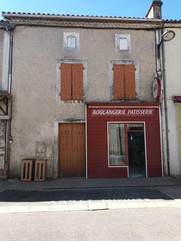MAISON DE VILLE A RENOVER AVEC COUR