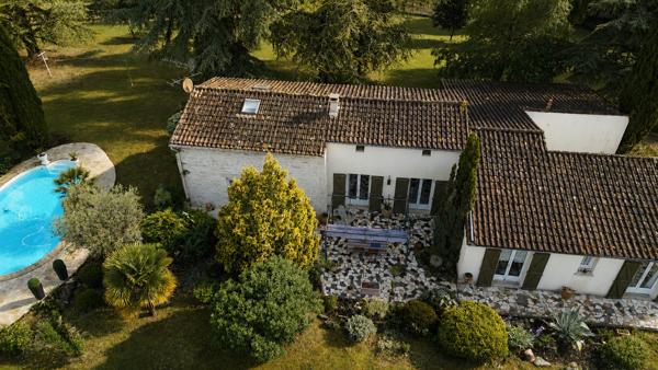 Voeuil et Giget – Belle Maison avec piscine