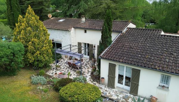 Voeuil et Giget – Belle Maison avec piscine