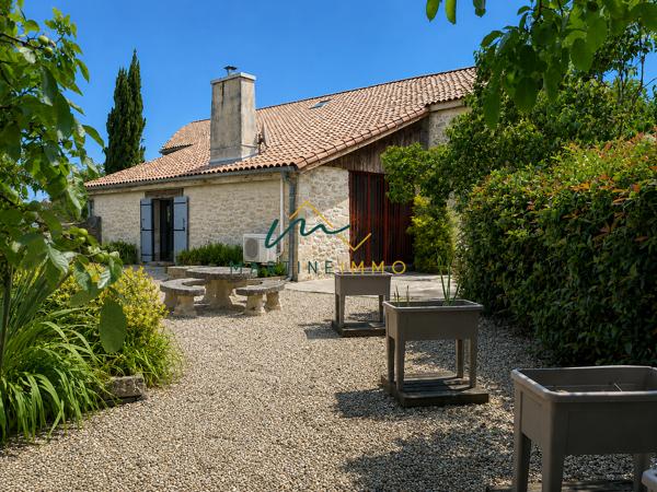 A VENDRE MAISON PIERRE 400M² AVEC PISCINE