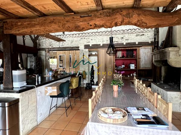 A VENDRE MAISON PIERRE 400M² AVEC PISCINE