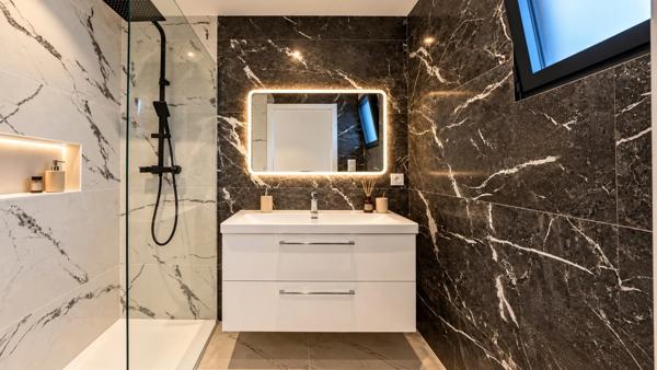 MAISON CONTEMPORAINE - 140 m² - MEUCON