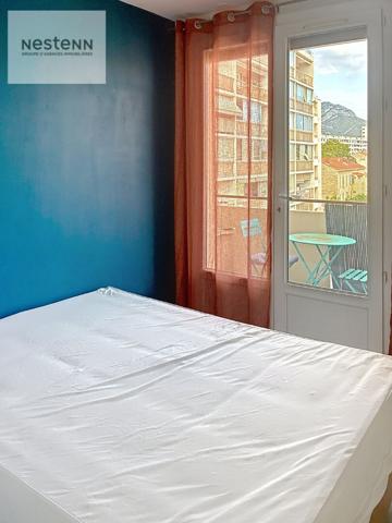 Appartement 2 pièces rénové en dernier étage à Toulon ouest Pont de Bois.