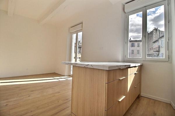 Immeuble Rénové de 198 m² R+3 secteur Lodi - Jardin & Terrasses.