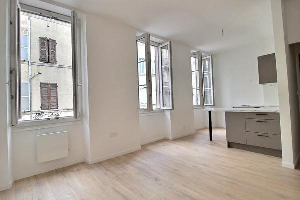 Immeuble Rénové de 198 m² R+3 secteur Lodi - Jardin & Terrasses.