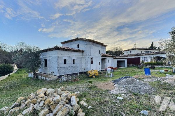 À VENDRE – MAISON A FINIR - 247 m² - VALBONNE