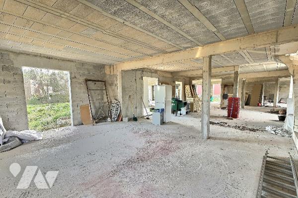 À VENDRE – MAISON A FINIR - 247 m² - VALBONNE