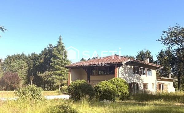 MAISON EN PIERRE ET PISCINE SUR TERRAIN DE 9173 m2