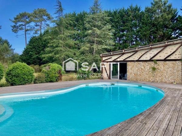 MAISON EN PIERRE ET PISCINE SUR TERRAIN DE 9173 m2