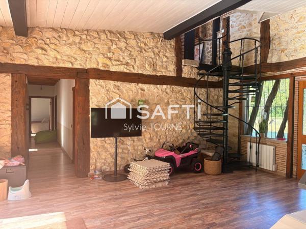 MAISON EN PIERRE ET PISCINE SUR TERRAIN DE 9173 m2
