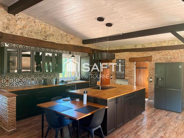 MAISON EN PIERRE ET PISCINE SUR TERRAIN DE 9173 m2