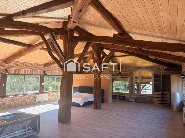 MAISON EN PIERRE ET PISCINE SUR TERRAIN DE 9173 m2