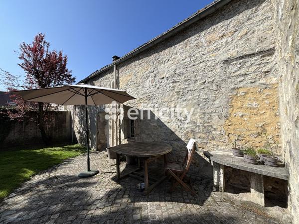 Maison
         4 pièces
        - 108 m² 430 000 € *