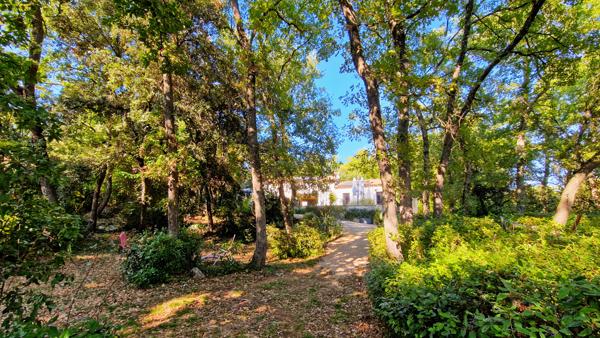 Uzès (30700) Sublime propriété comprenant 2 villas