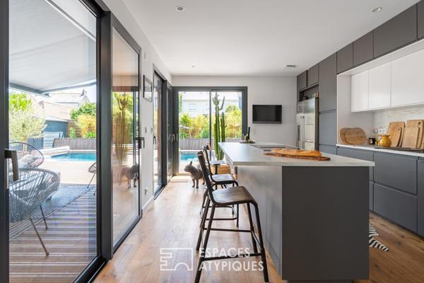 Maison néo-bretonne entièrement rénovée, extension d’architecte et piscine chauffée ? Carquefou, à deux pas du centre-ville