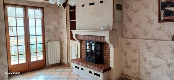 Maison de village en pierres de taille à Lézinnes 89160, 2 chambres