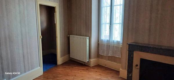 Maison de village en pierres de taille à Lézinnes 89160, 2 chambres