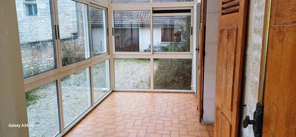 Maison de village en pierres de taille à Lézinnes 89160, 2 chambres