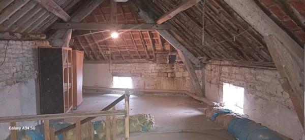 Maison de village en pierres de taille à Lézinnes 89160, 2 chambres