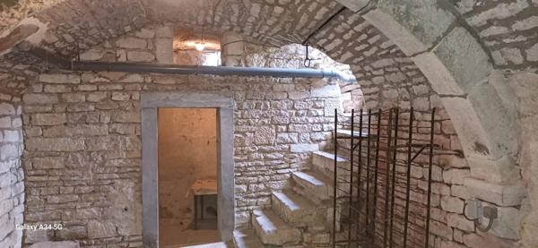 Maison de village en pierres de taille à Lézinnes 89160, 2 chambres