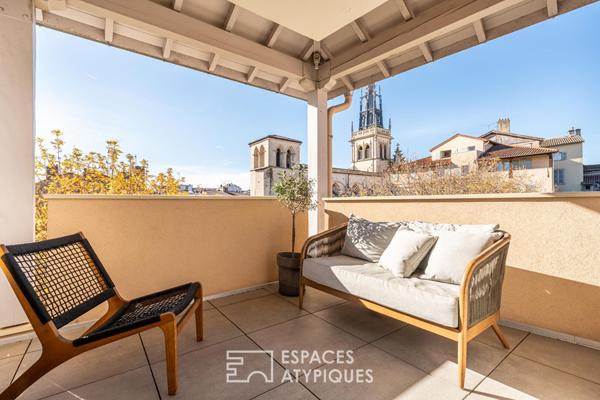 Appartement rénové avec terrasse et garage