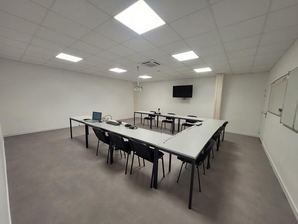 A VENDRE - 448m² - Local d'activité Montaigu Vendee