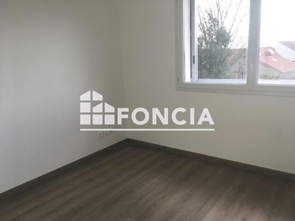 Location Appartement 4 pièces 75.47 m² - 2 BIS RUE DE LA GARE Chanteloup Les Vignes 78570