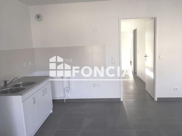 Location Appartement 4 pièces 75.47 m² - 2 BIS RUE DE LA GARE Chanteloup Les Vignes 78570