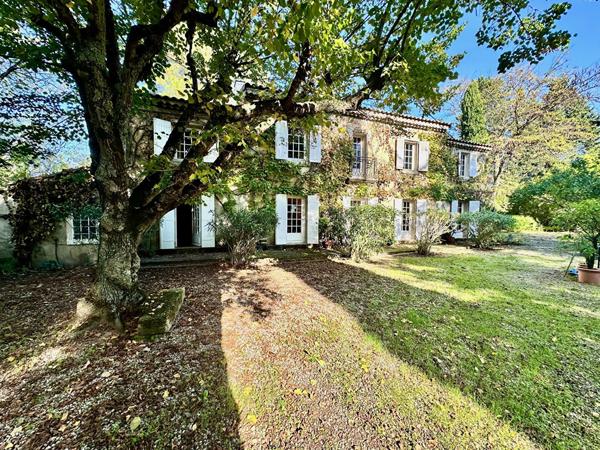 Maison 10 pièces 258 m2
