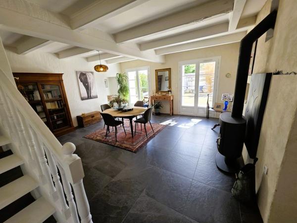 ILE D'OLERON (17), A Vendre Très belle Longère rénovée 194m², édifiée au calme en cœur de village sur terrain 1.047m²
