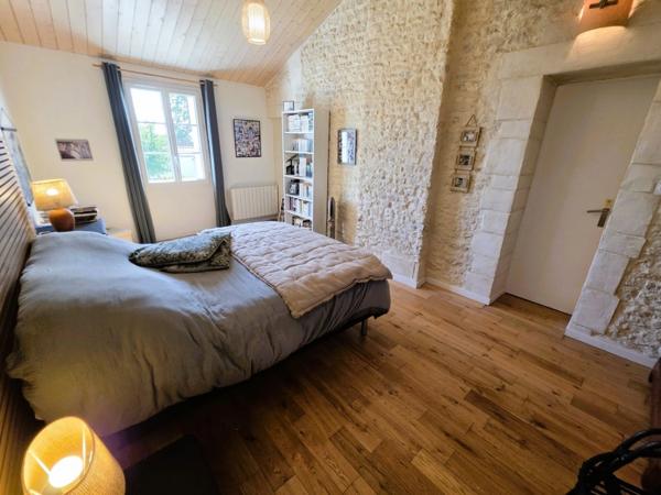ILE D'OLERON (17), A Vendre Très belle Longère rénovée 194m², édifiée au calme en cœur de village sur terrain 1.047m²