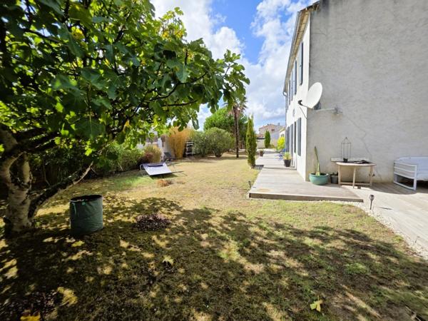 ILE D'OLERON (17), A Vendre Très belle Longère rénovée 194m², édifiée au calme en cœur de village sur terrain 1.047m²
