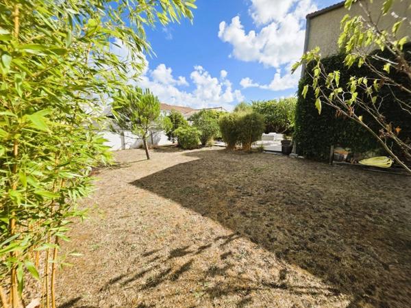 ILE D'OLERON (17), A Vendre Très belle Longère rénovée 194m², édifiée au calme en cœur de village sur terrain 1.047m²