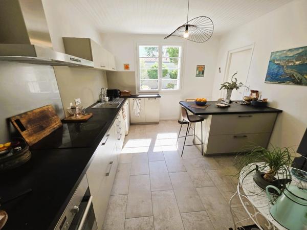 ILE D'OLERON (17), A Vendre Très belle Longère rénovée 194m², édifiée au calme en cœur de village sur terrain 1.047m²
