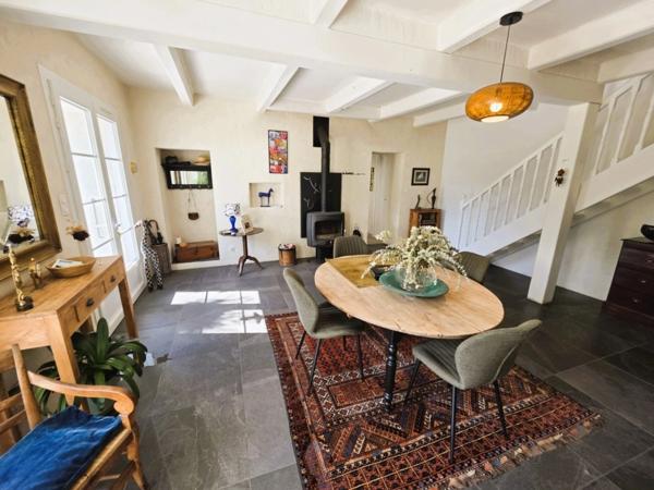 ILE D'OLERON (17), A Vendre Très belle Longère rénovée 194m², édifiée au calme en cœur de village sur terrain 1.047m²