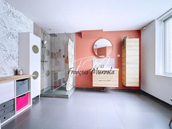 Semi plain-pied 4 chambres + hangar