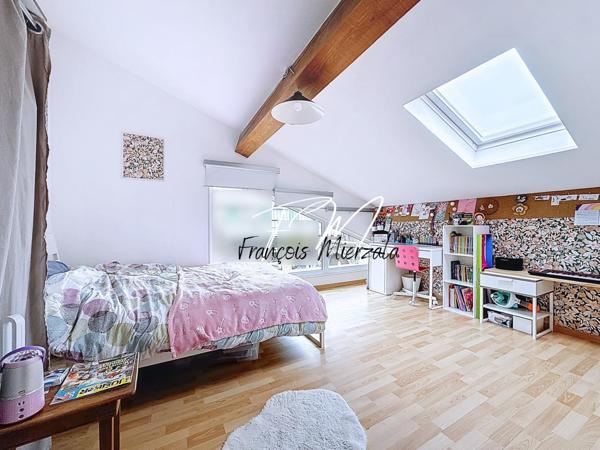 Semi plain-pied 4 chambres + hangar