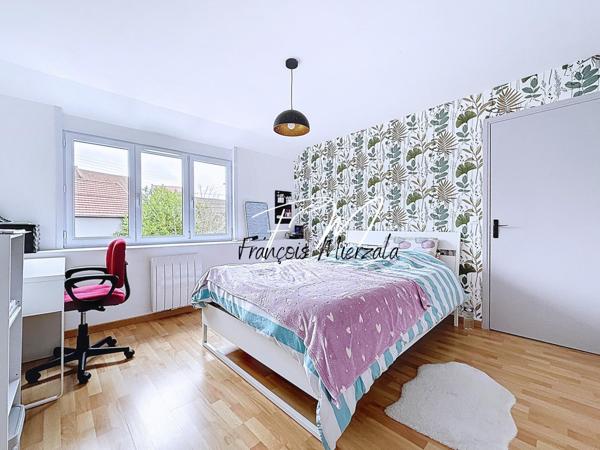 Semi plain-pied 4 chambres + hangar