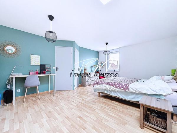 Semi plain-pied 4 chambres + hangar