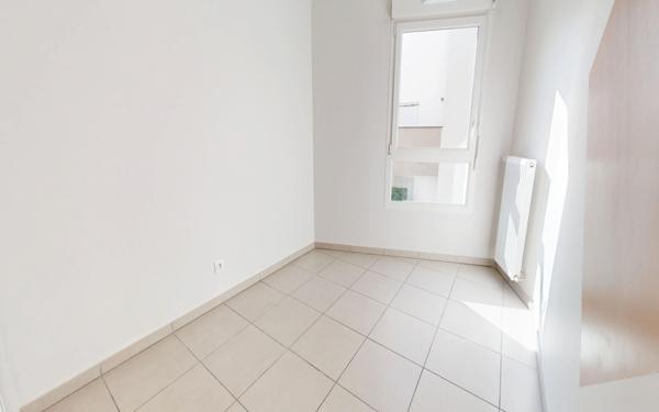 Appartement à vendre    3 pièces • 66,89 m2 Vaulx-en-Velin