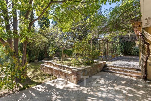 Propriété historique sur parc privé de 9000m2