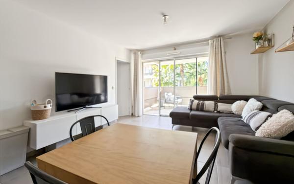 Appartement à vendre    2 pièces • 47 m2 Fréjus