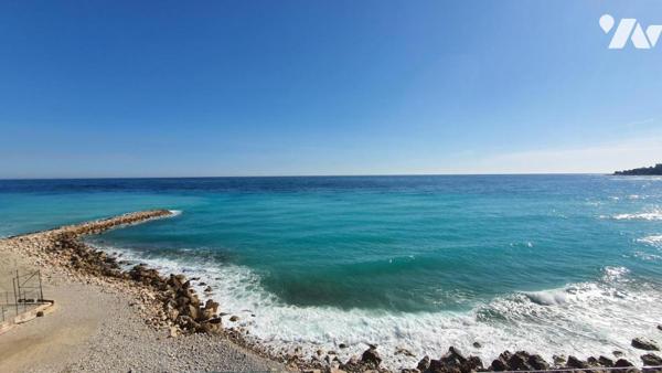MENTON TROIS PIÉCES VUE MER.